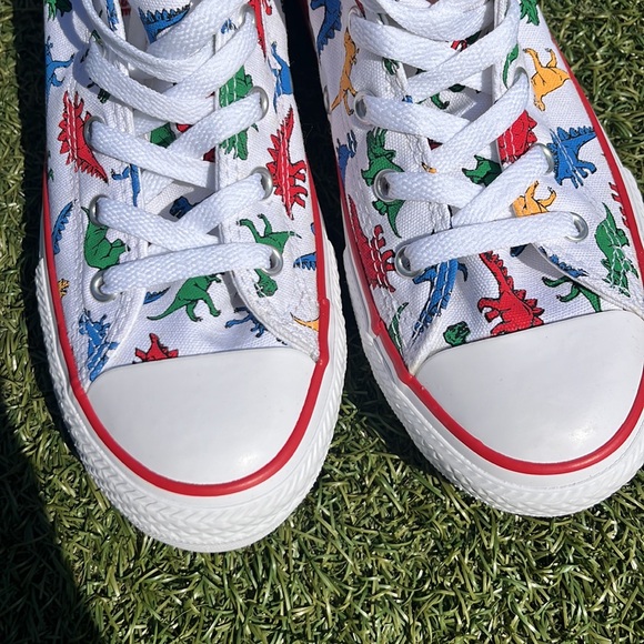 Limited edition unisex Dino Converse sz 5 Youth - Picture 5 of 9